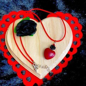 Black rose 🥀 love 🖤 ❤️ Howlite heart necklace